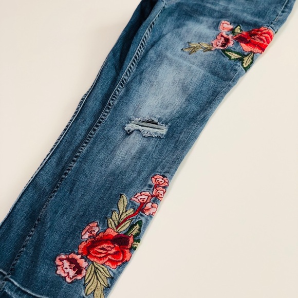 NANETTE LEPORE Rose Embroidery Stretch Skinny Jean - Picture 5 of 8